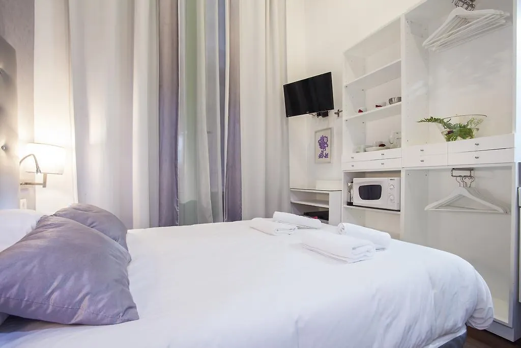 Guest house Barcelona Rooms Triple With Private Bathroom In Gothic