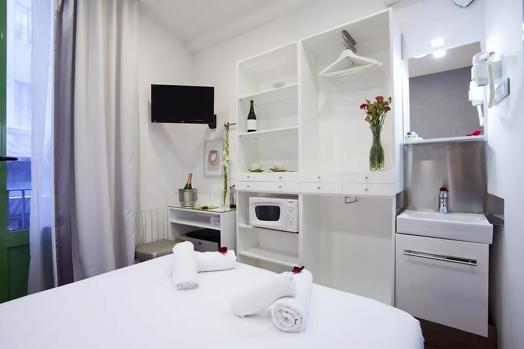 Barcelona Rooms Triple With Private Bathroom In Gothic