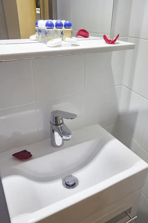 Barcelona Rooms Triple With Private Bathroom In Gothic 2*,  Spain