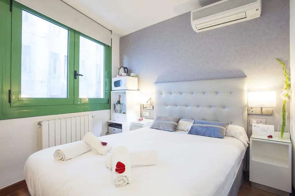 Barcelona Rooms Triple With Private Bathroom In Gothic 2*,