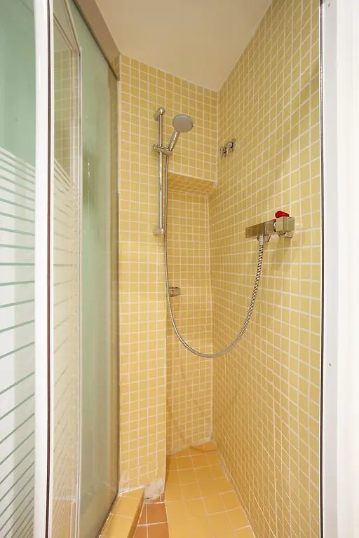 Barcelona Rooms Triple With Private Bathroom In Gothic Spain