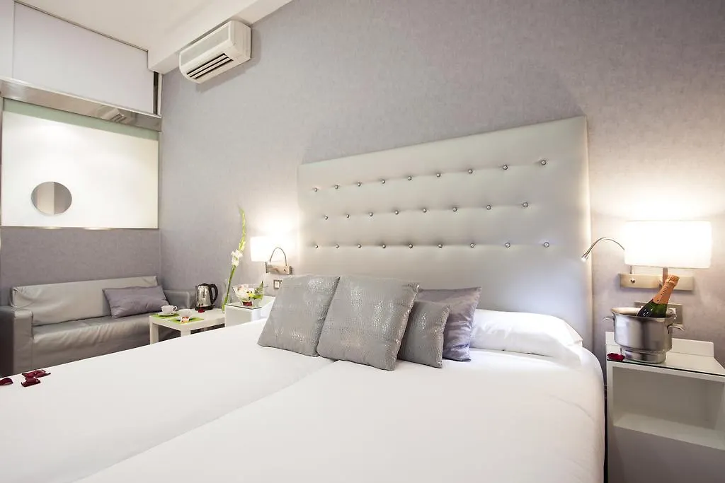 ** Guest house Barcelona Rooms Triple With Private Bathroom In Gothic Spain