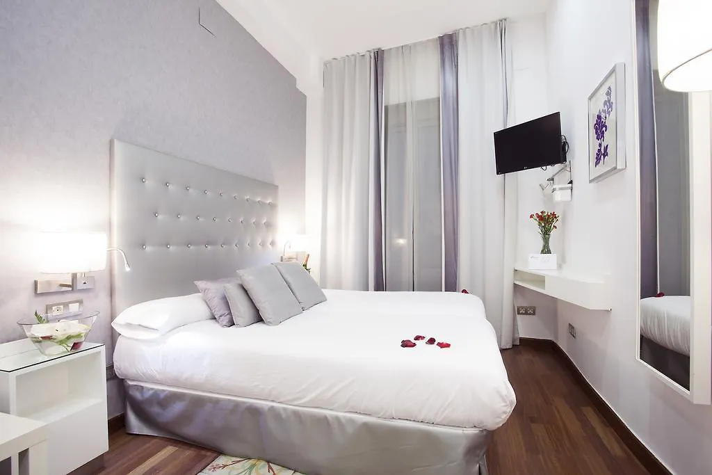 Barcelona Rooms Triple With Private Bathroom In Gothic 2*,