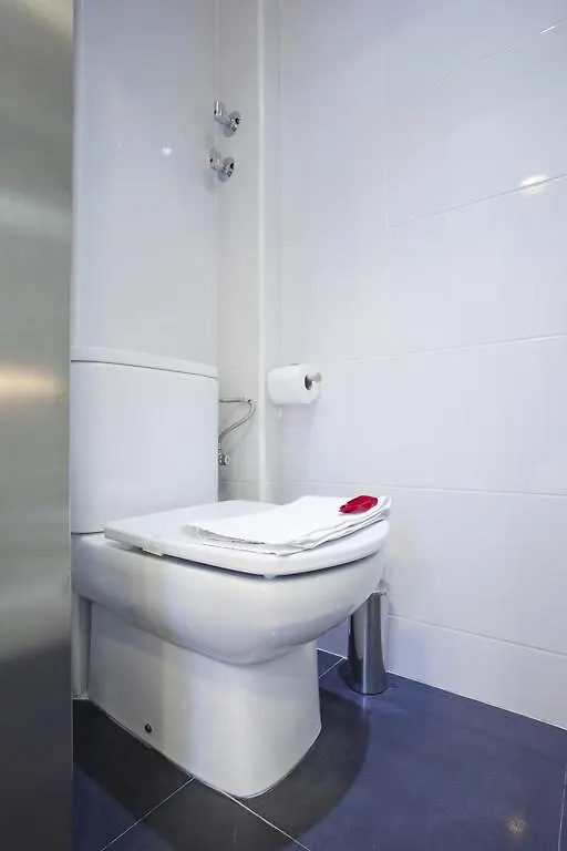 Barcelona Rooms Triple With Private Bathroom In Gothic Guest house