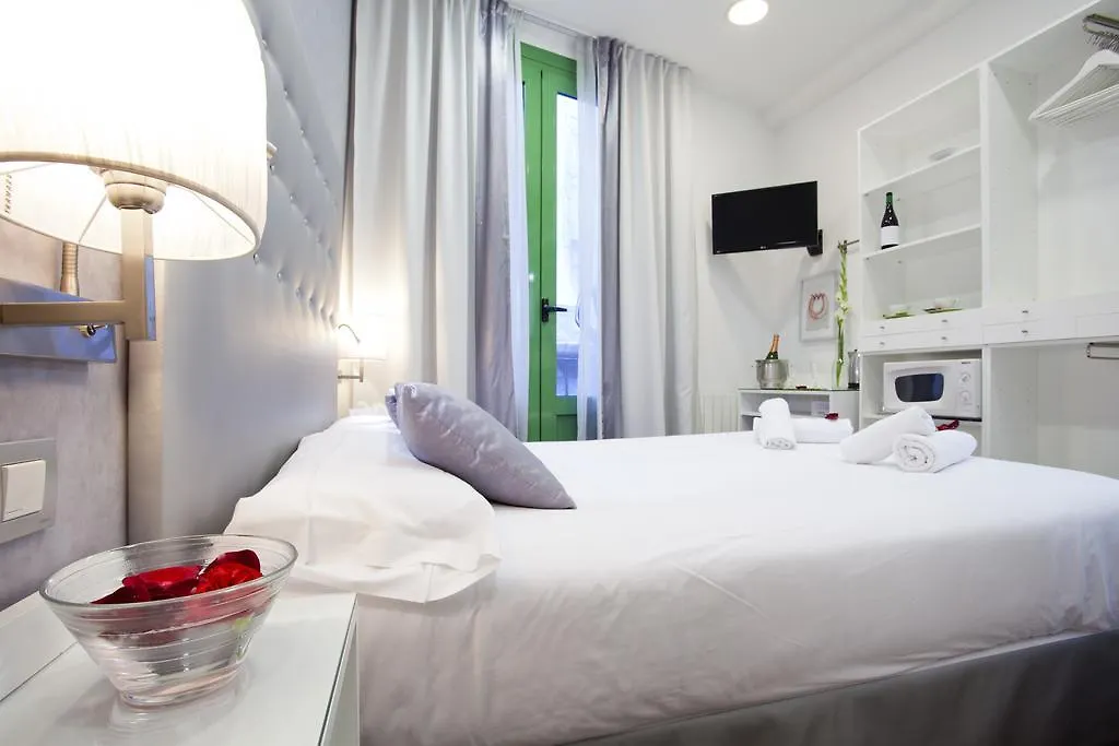** Guest house Barcelona Rooms Triple With Private Bathroom In Gothic Spain