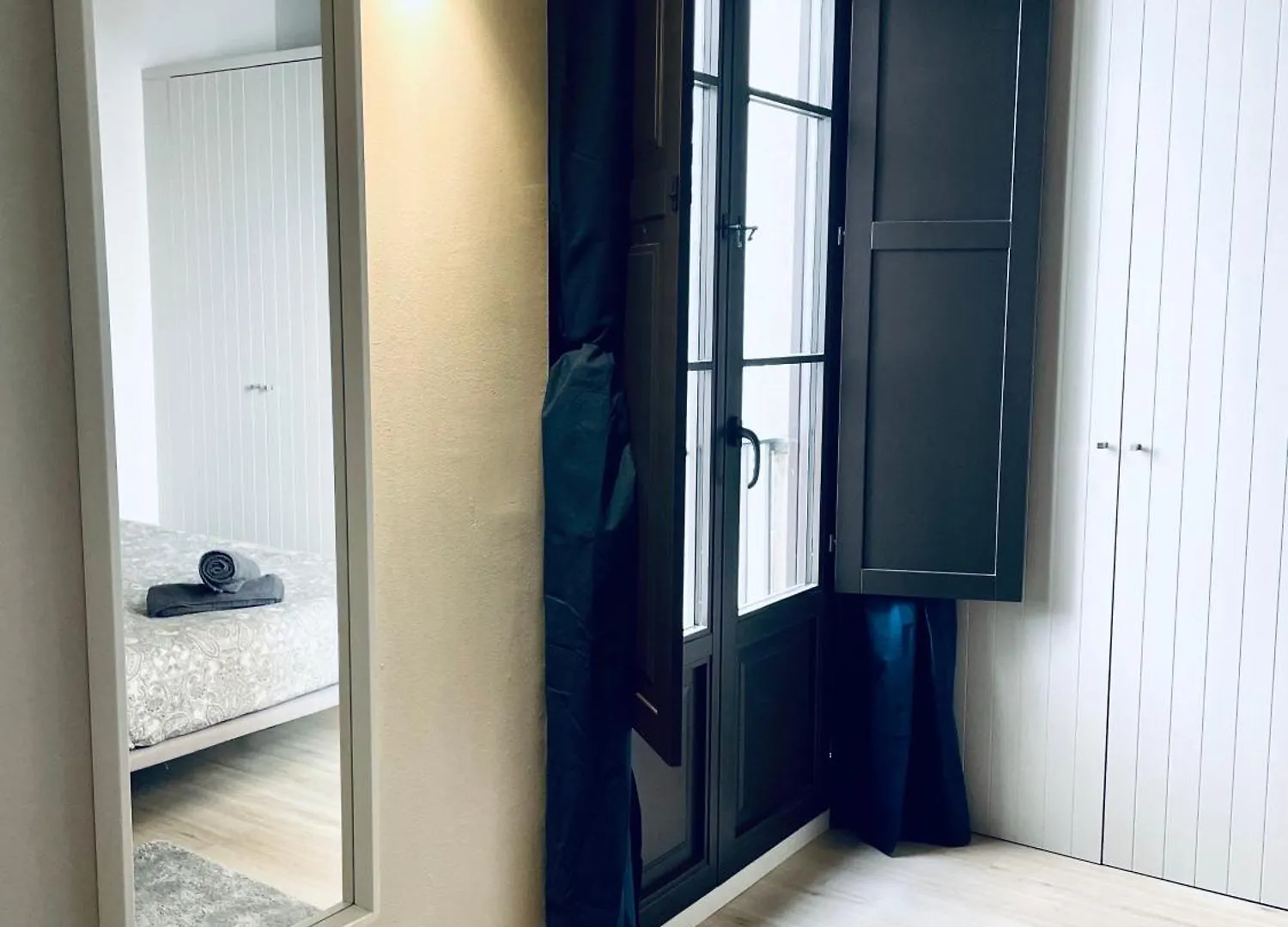Barcelona Rooms Triple With Private Bathroom In Gothic 2*,  Spain