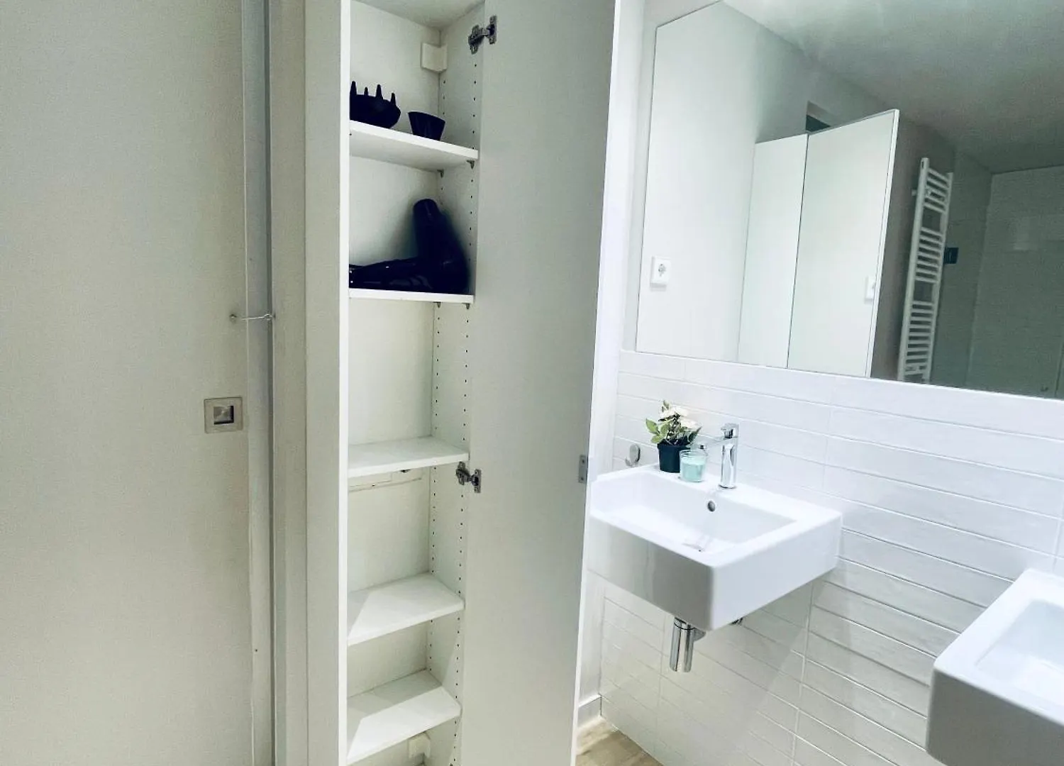 Barcelona Rooms Triple With Private Bathroom In Gothic Guest house