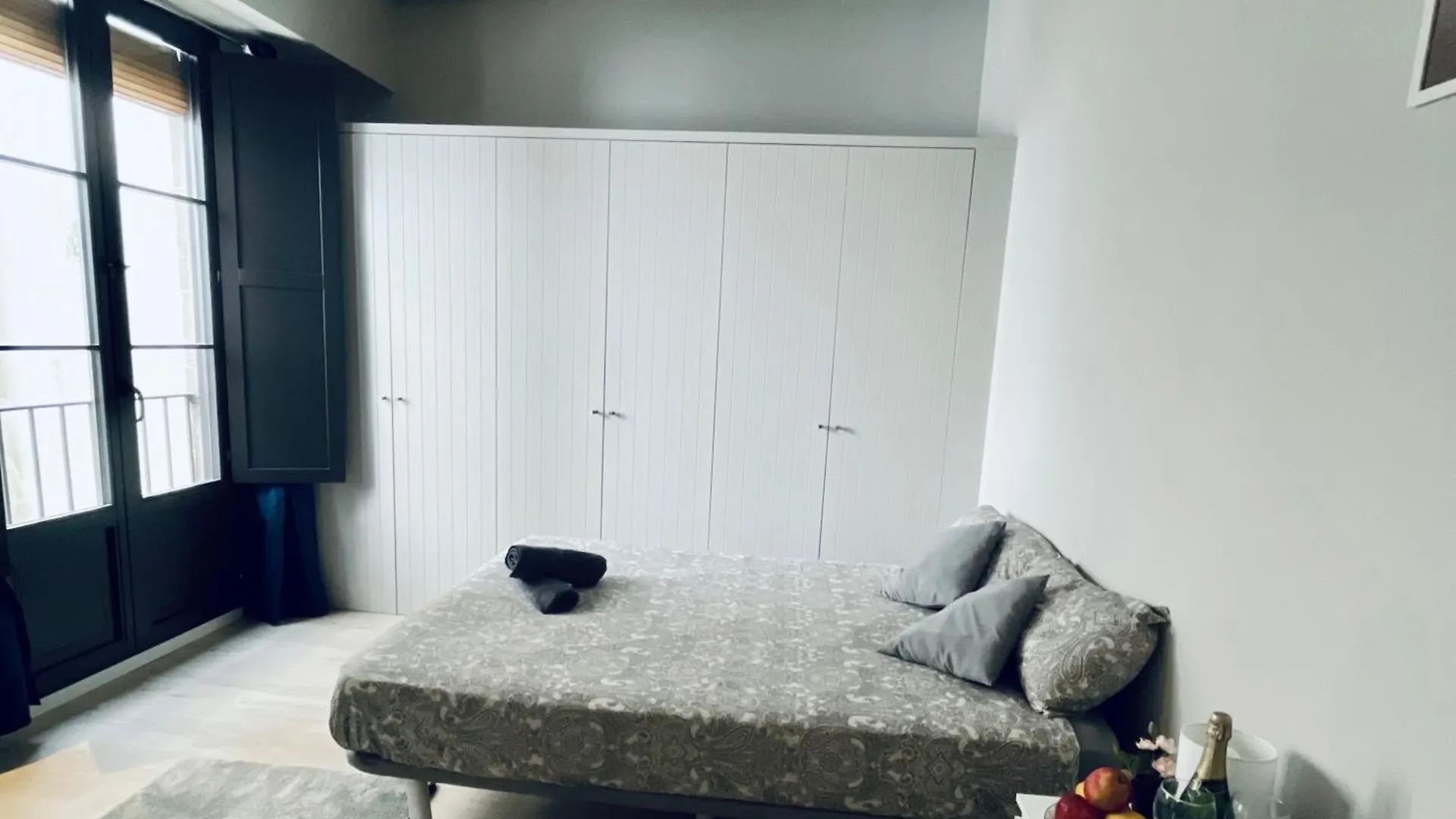 Barcelona Rooms Triple With Private Bathroom In Gothic contacts