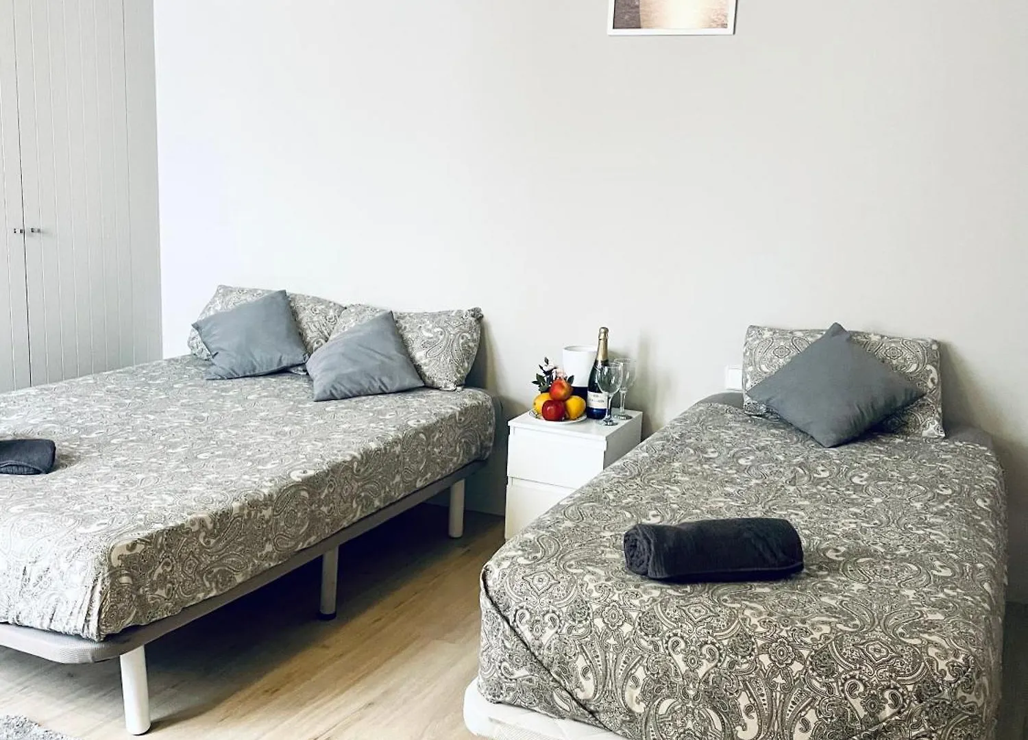 Barcelona Rooms Triple With Private Bathroom In Gothic Guest house
