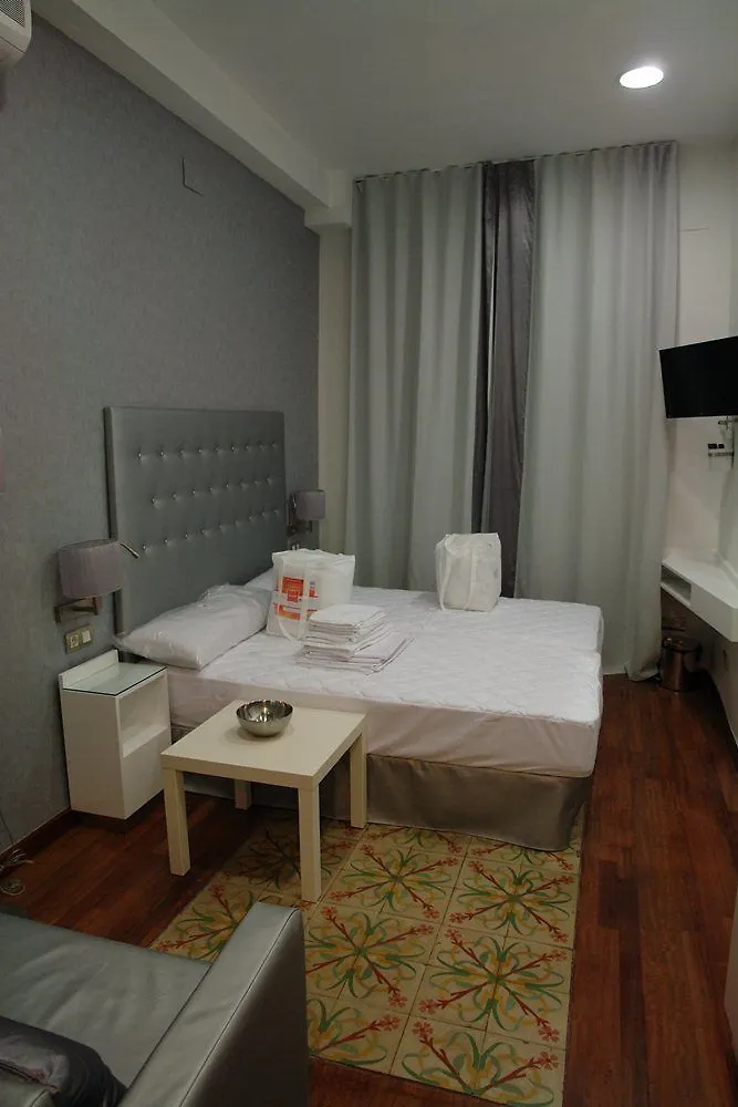 Barcelona Rooms Triple With Private Bathroom In Gothic
